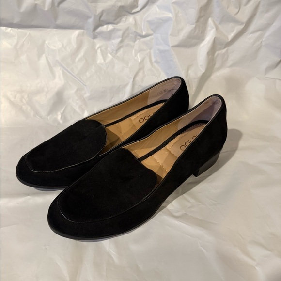 Me Too Jayme Slip On Low Heel Shoes Women’s Size 8 Black Suede Flats - Picture 1 of 5